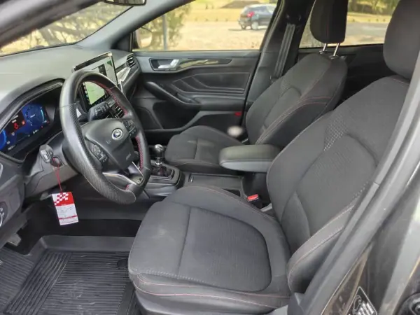Ford Focus 2023 - 17990 EUR, 75650 km - AUTO.MOTO.pt - 75650km - foto 5 de 39