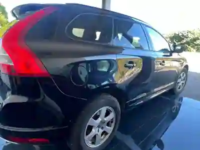 Volvo XC 60 2015 - 16000 EUR, 250000 km - AUTO.MOTO.pt - 250000km - foto 3 de 7