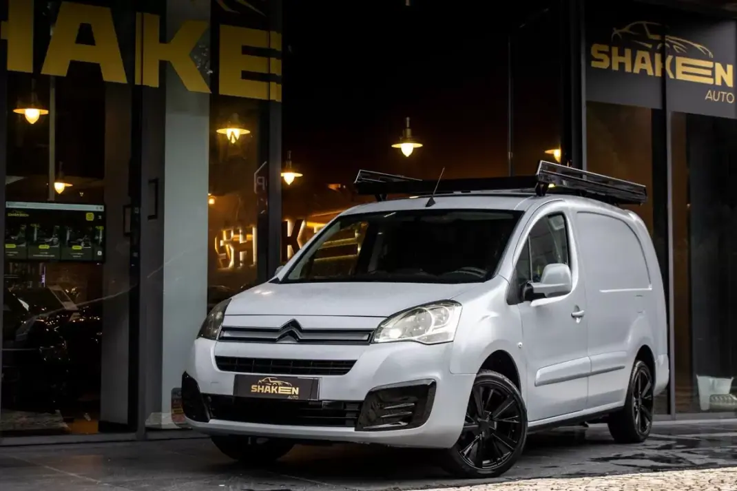 Citroën BERLINGO VAN XL 1.5 BLUE HDI 3 LUGARES 2018 - 13750 EUR, 221395 km - AUTO.MOTO.pt - 221395km - foto 1 de 35
