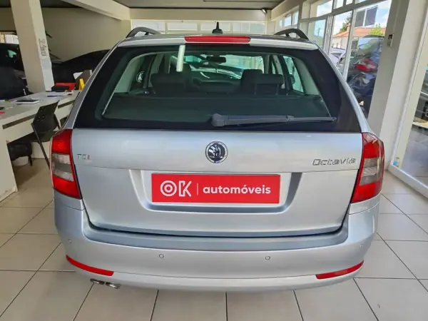 Skoda Octavia Break 2009 - 5750 EUR, 277000 km - AUTO.MOTO.pt - 277000km - foto 9 de 36