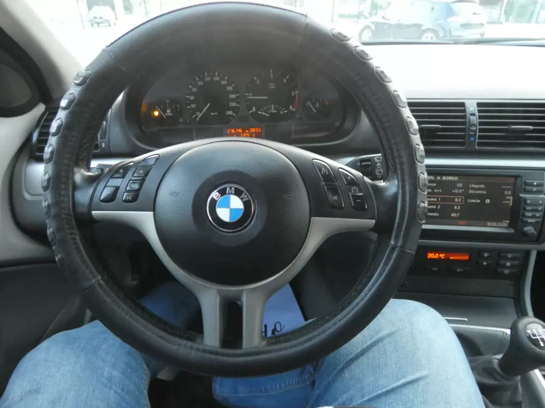 BMW 320 2004 - 7250 EUR, 270000 km - AUTO.MOTO.pt - 270000km - foto 18 de 28