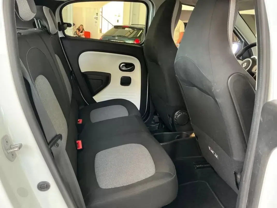 Renault Twingo 2019 - 10690 EUR, 38142 km - 38142km - foto 12 de 13