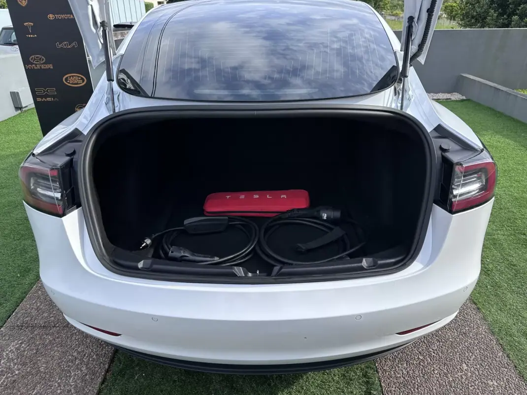 Tesla Model 3 2019 - 15500 EUR, 333000 km - AUTO.MOTO.pt - 333000km - foto 25 de 62