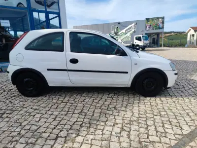 Opel Corsa 2006 - 2900 EUR, 277000 km - AUTO.MOTO.pt - 277000km - foto 7 de 17