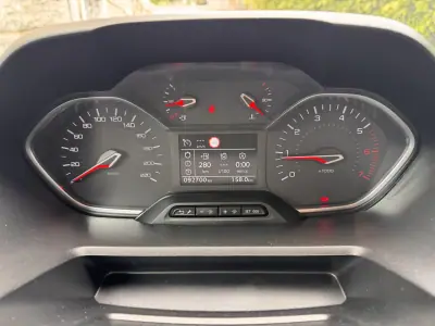 Peugeot Rifter 2019 - 18750 EUR, 92579 km - AUTO.MOTO.pt - 92579km - foto 10 de 22