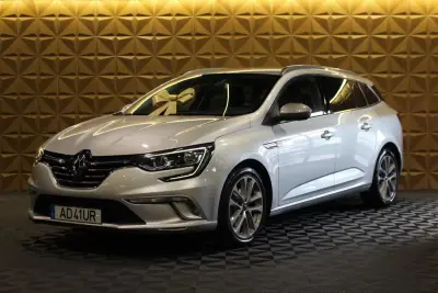 Renault Mégane Sport Tourer 2020 - 16790 EUR, 137000 km - AUTO.MOTO.pt - 137000km - foto 2 de 37