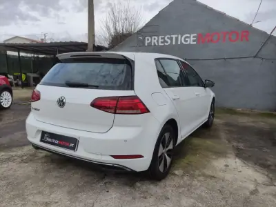 Volkswagen e-Golf 2019 - 15900 EUR, 81000 km - AUTO.MOTO.pt - 81000km - foto 8 de 26