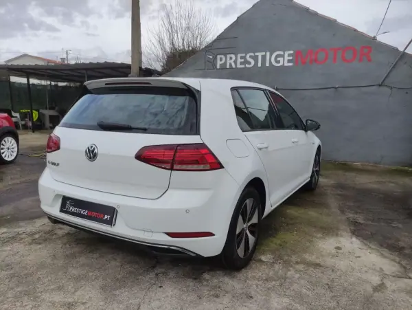 Volkswagen e-Golf 2019 - 15900 EUR, 81000 km - AUTO.MOTO.pt - 81000km - foto 8 de 26
