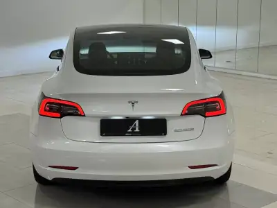 Tesla Model 3 2019 - 24890 EUR, 118800 km - AUTO.MOTO.pt - 118800km - foto 5 de 29