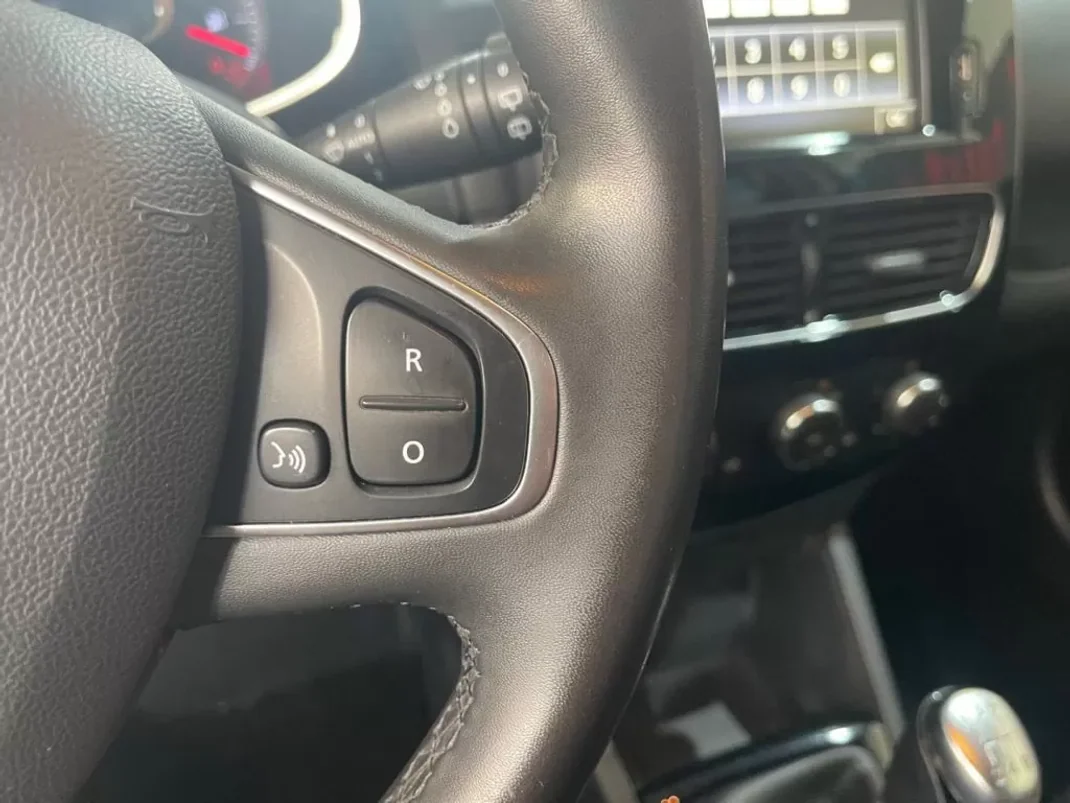 Renault Clio 2019 - 11750 EUR, 106000 km - AUTO.MOTO.pt - 106000km - foto 41 de 45