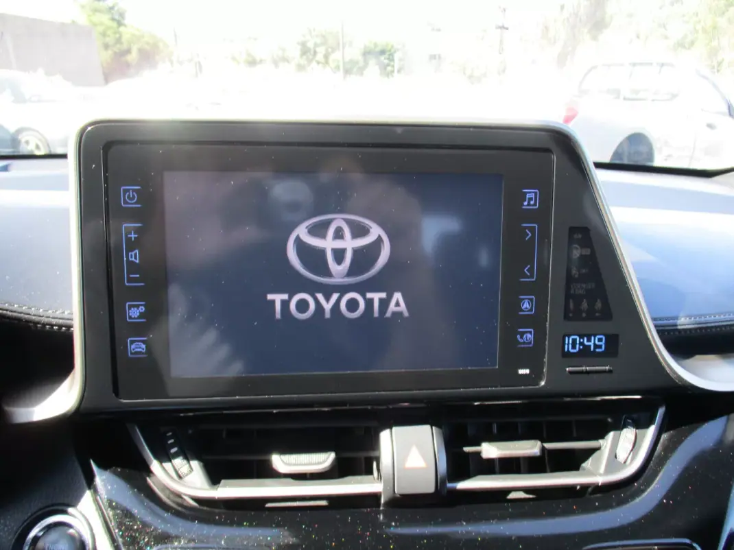 Toyota C-HR 2019 - 17790 EUR, 139185 km - 139185km - foto 10 de 23