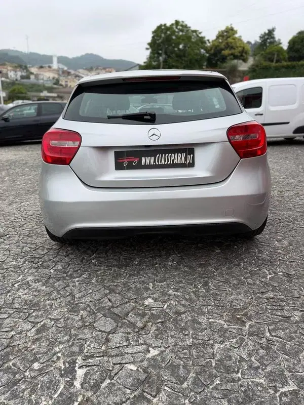 Mercedes-Benz A 160 2014 - 12900 EUR, 220000 km - AUTO.MOTO.pt - 220000km - foto 4 de 8