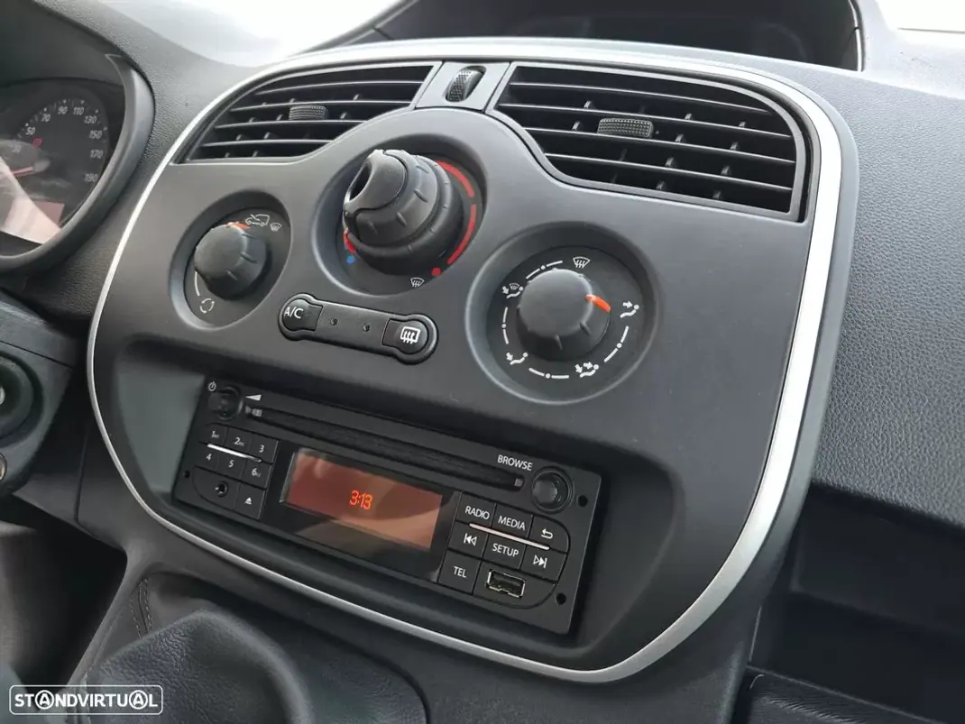 Renault 2021 - 12990 EUR, 90000 km - AUTO.MOTO.pt - 90000km - foto 11 de 25