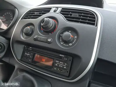 Renault 2021 - 12990 EUR, 90000 km - AUTO.MOTO.pt - 90000km - foto 11 de 25