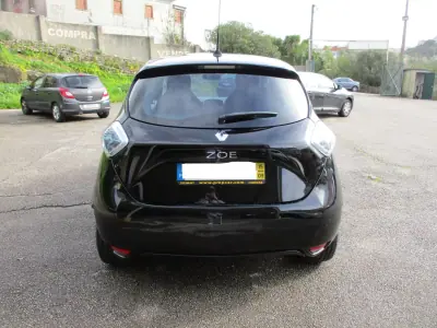 Renault Zoe 2015 - 7900 EUR, 129000 km - AUTO.MOTO.pt - 129000km - foto 7 de 12