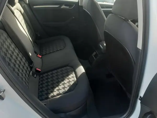 Audi A3 Sportback 2013 - 13000 EUR, 193468 km - AUTO.MOTO.pt - 193468km - foto 17 de 28