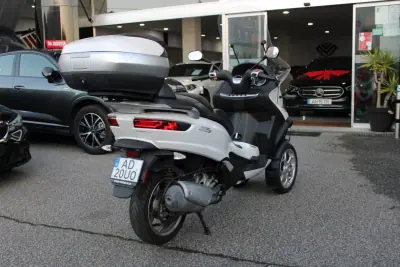 Piaggio MP3 Three Wheeler 250 2017 - 4500 EUR, 22286 km - AUTO.MOTO.pt - 22286km - foto 2 de 11
