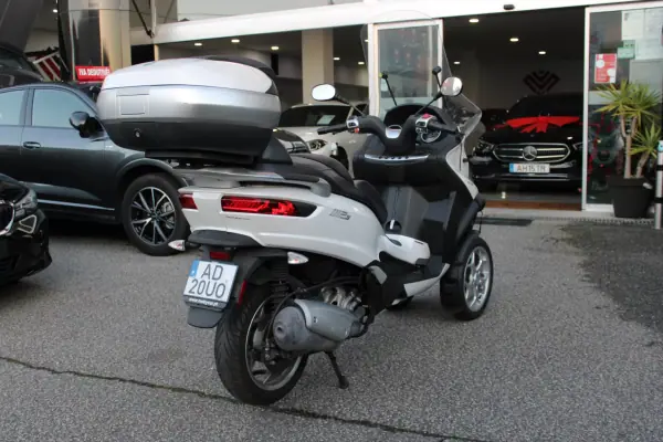 Piaggio MP3 Three Wheeler 250 2017 - 4500 EUR, 22286 km - AUTO.MOTO.pt - 22286km - foto 2 de 11