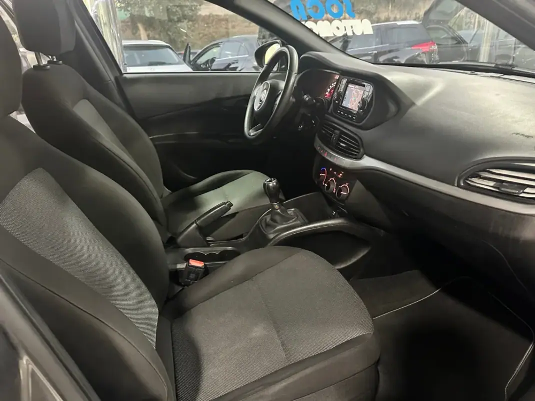 Fiat Tipo Station Wagon 2020 - 13490 EUR, 62200 km - 62200km - foto 23 de 25