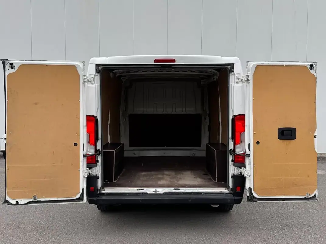 Peugeot 2020 - 16950 EUR, 100000 km - AUTO.MOTO.pt - 100000km - foto 10 de 24