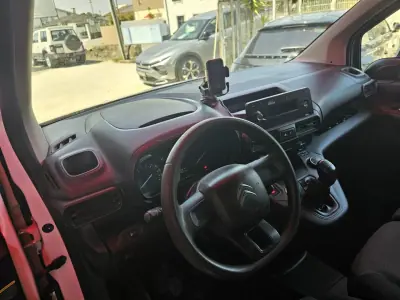 Citroën BERLINGO 3 LUGARES 2020 - 11499 EUR, 122000 km - AUTO.MOTO.pt - 122000km - foto 6 de 12