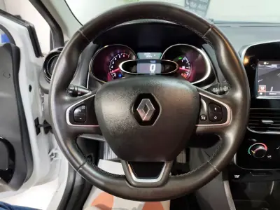 Renault Clio 2017 - 9950 EUR, 94000 km - AUTO.MOTO.pt - 94000km - foto 12 de 22