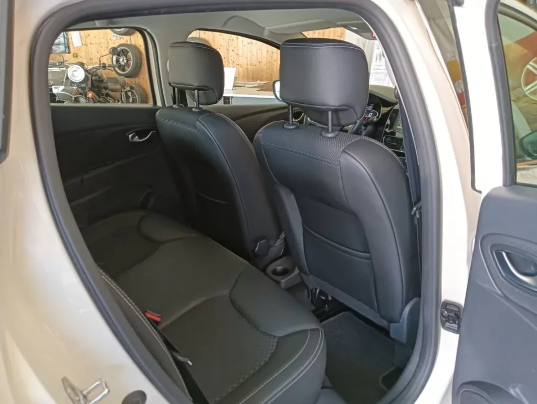Renault Clio 2018 - 12900 EUR, 129000 km - AUTO.MOTO.pt - 129000km - foto 19 de 20