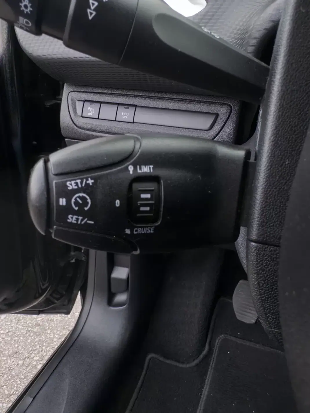 Peugeot 208 2018 - 10990 EUR, 181000 km - AUTO.MOTO.pt - 181000km - foto 19 de 38