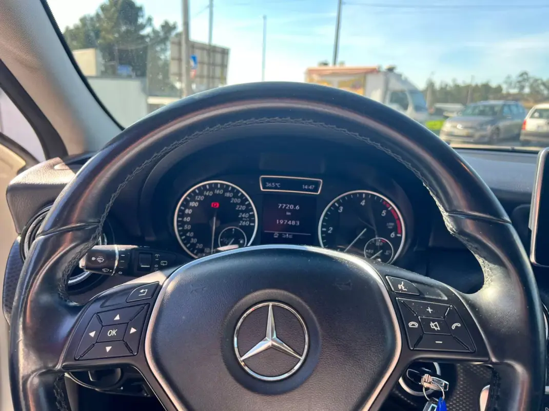 Mercedes-Benz A 180 2013 - 15000 EUR, 197483 km - AUTO.MOTO.pt - 197483km - foto 8 de 20