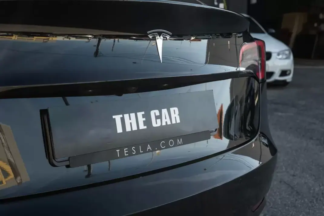 Tesla Model 3 2023 - 32900 EUR, 77000 km - AUTO.MOTO.pt - 77000km - foto 8 de 26