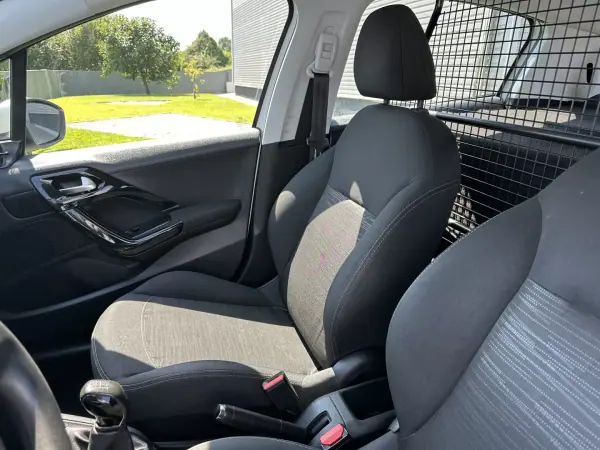 Peugeot 2015 - 6900 EUR, 230000 km - AUTO.MOTO.pt - 230000km - foto 28 de 40