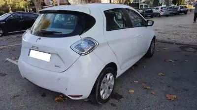 Renault Zoe 2019 - 9499 EUR, 120000 km - AUTO.MOTO.pt - 120000km - foto 3 de 6