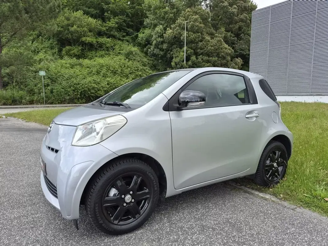Toyota iQ 2011 - 7499 EUR, 126382 km - AUTO.MOTO.pt - 126382km - foto 4 de 25