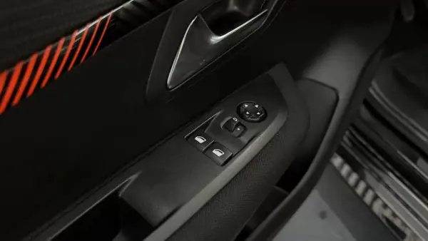 Peugeot 208 2020 - 16990 EUR, 96739 km - AUTO.MOTO.pt - 96739km - foto 25 de 27