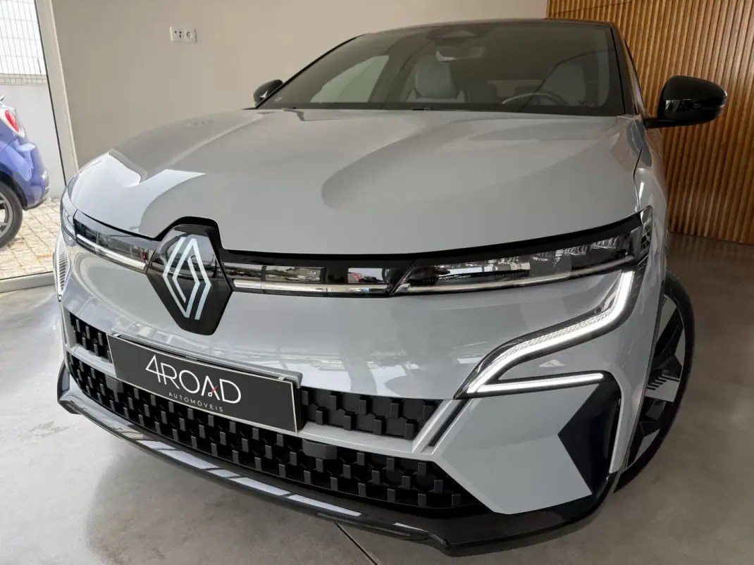 Renault Mégane E-Tech 2022 - 24999 EUR, 27000 km - AUTO.MOTO.pt - 27000km - foto 4 de 116