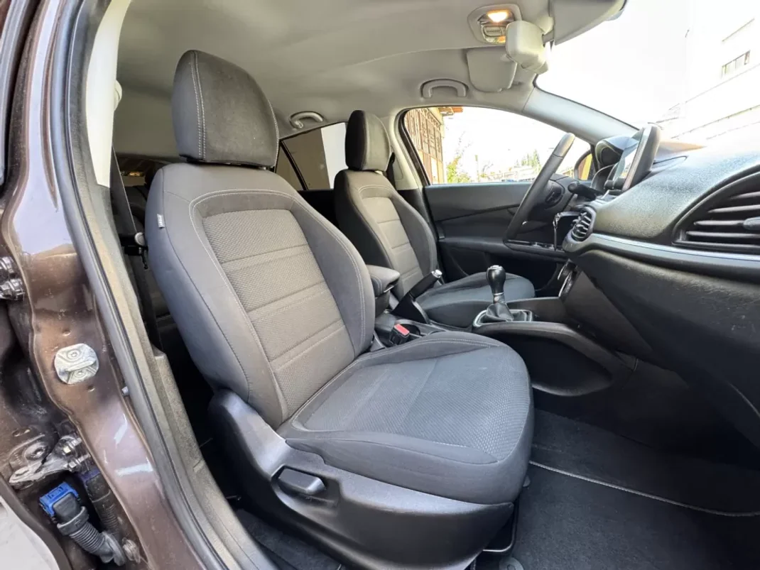 Fiat Tipo Station Wagon 2018 - 12900 EUR, 92385 km - AUTO.MOTO.pt - 92385km - foto 25 de 25