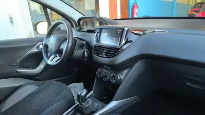 Peugeot 2008 2017 - 11500 EUR, 145000 km - AUTO.MOTO.pt - 145000km - foto 14 de 15