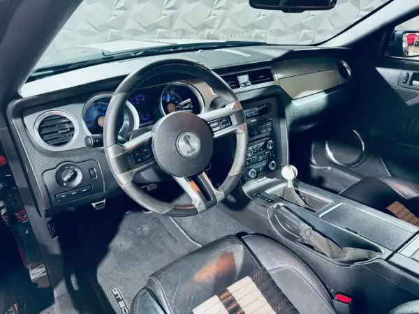 Shelby GT500 2010 - 89990 EUR, 76489 km - AUTO.MOTO.pt - 76489km - foto 32 de 47