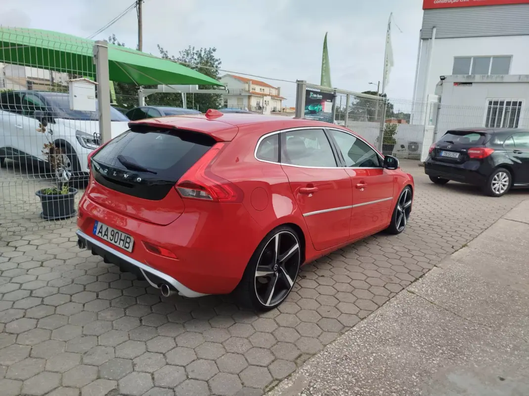 Volvo V40 2014 - 15500 EUR, 185280 km - AUTO.MOTO.pt - 185280km - foto 6 de 20