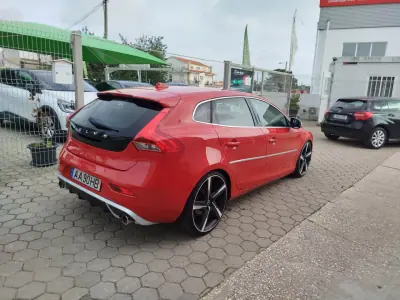 Volvo V40 2014 - 15500 EUR, 185280 km - AUTO.MOTO.pt - 185280km - foto 6 de 20