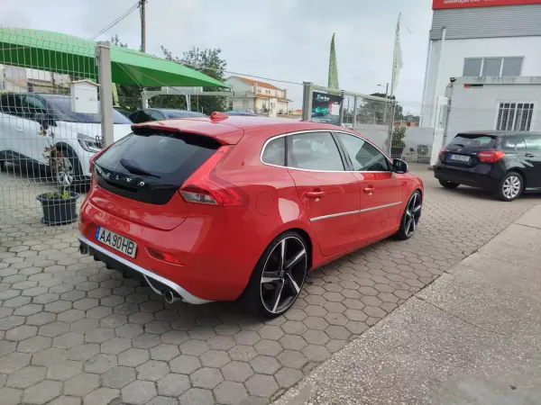 Volvo V40 2014 - 15500 EUR, 185280 km - AUTO.MOTO.pt - 185280km - foto 6 de 20