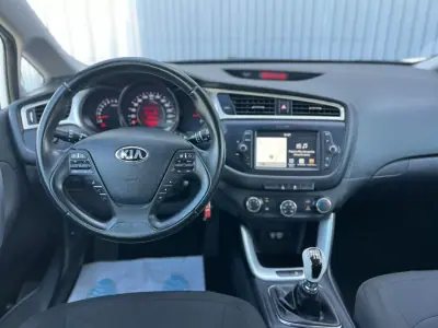 Kia Ceed SW 2018 - 10950 EUR, 79800 km - AUTO.MOTO.pt - 79800km - foto 10 de 16
