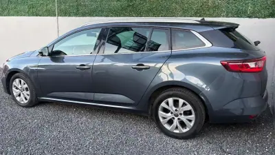 Renault Mégane Sport Tourer 2019 - 13400 EUR, 94500 km - AUTO.MOTO.pt - 94500km - foto 4 de 12