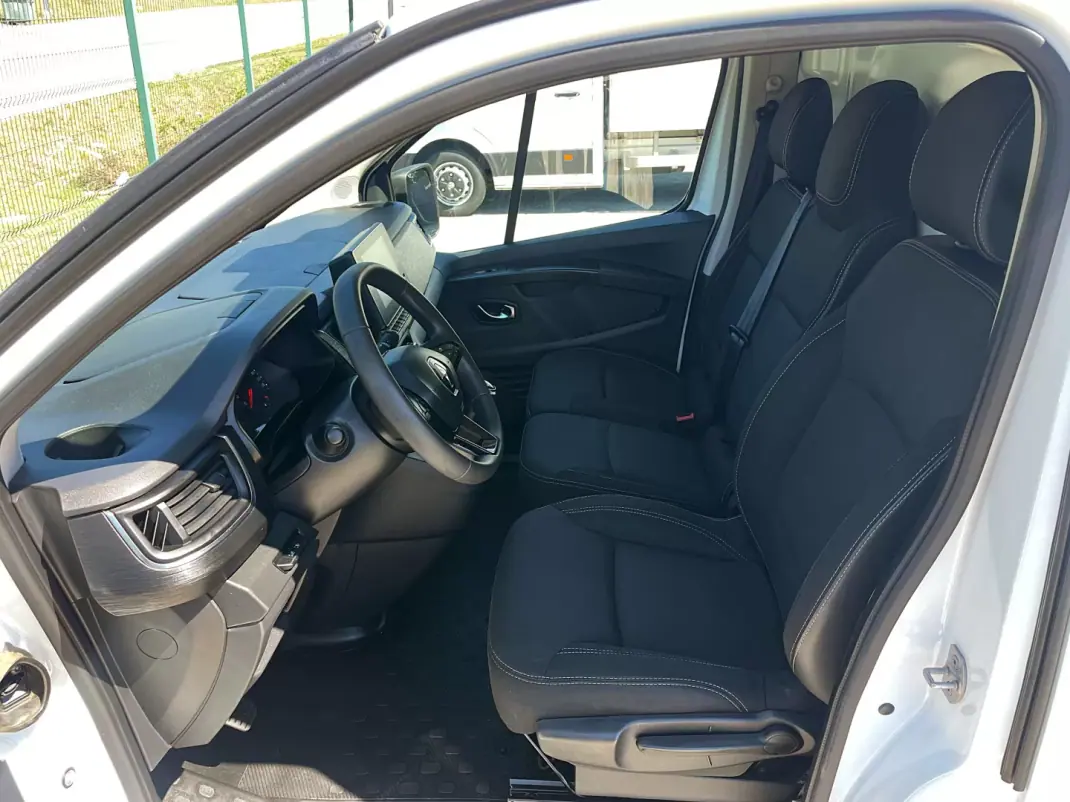 Renault Trafic 2023 - 22900 EUR, 48000 km - 48000km - foto 18 de 40