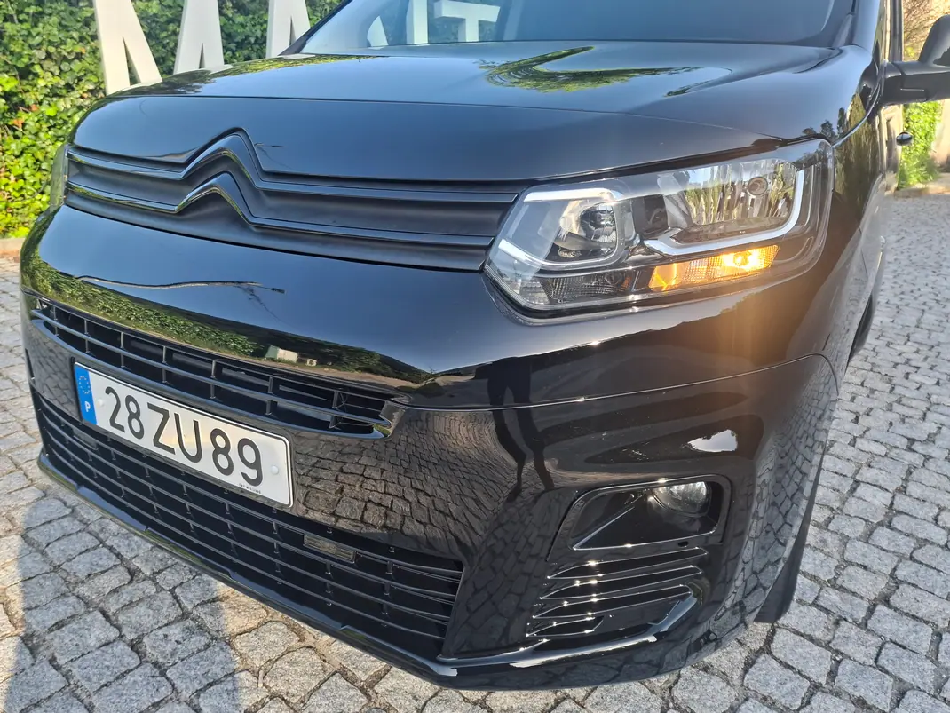 Citroën BERLINGO 3 LUGARES 2020 - 10250 EUR, 230000 km - AUTO.MOTO.pt - 230000km - foto 2 de 12