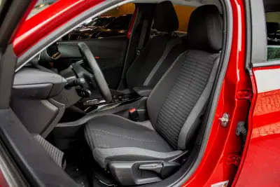 Peugeot e-208 2023 - 17800 EUR, 18457 km - AUTO.MOTO.pt - 18457km - foto 28 de 41