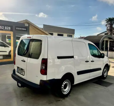 Peugeot 2016 - 13990 EUR, 189000 km - AUTO.MOTO.pt - 189000km - foto 10 de 18