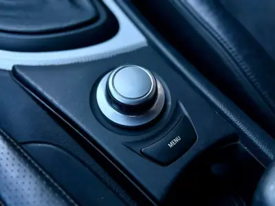 BMW 120 2009 - 11900 EUR, 205000 km - AUTO.MOTO.pt - 205000km - foto 17 de 23