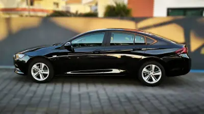 Opel Insignia Grand Sport 2019 - 14950 EUR, 70795 km - AUTO.MOTO.pt - 70795km - foto 11 de 36