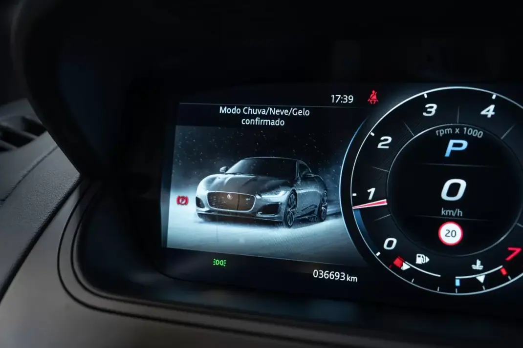 Jaguar F-Type 2021 - 57950 EUR, 36000 km - AUTO.MOTO.pt - 36000km - foto 40 de 46